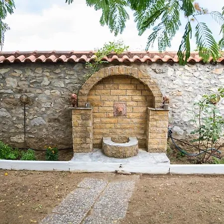 Iria's Cosy House, Bbq, Garden, Indoor Fireplace * Sparta
