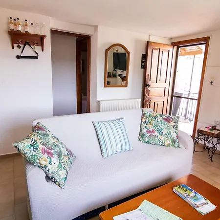 Holiday home Iria's Cosy House, Bbq, Garden, Indoor Fireplace Sparta