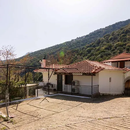 Iria's Cosy House, Bbq, Garden, Indoor Fireplace Sparta